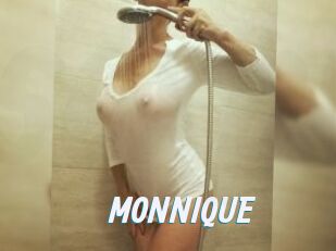 MONNIQUE_