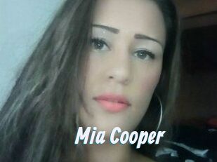 Mia_Cooper