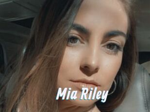 Mia_Riley