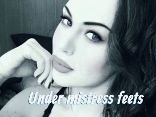 Under_mistress_feets